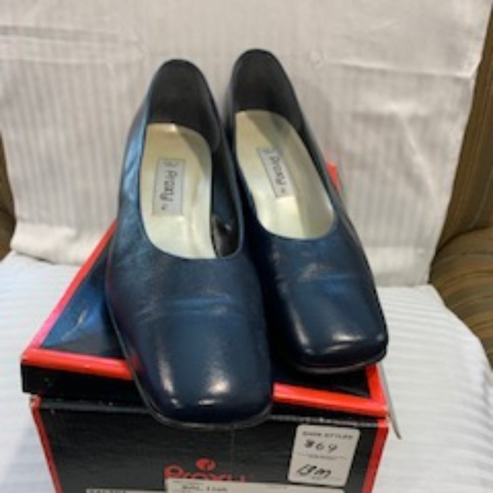 Women's Navy Square Toe Pump